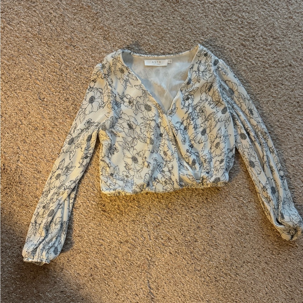 ASTR white and black floral blouse